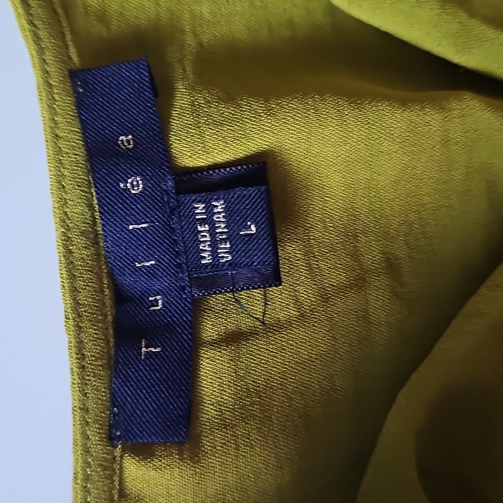 NWOT Olive Green Sleeveless Crop Top With Wooden Buckle - Picture 2 of 5